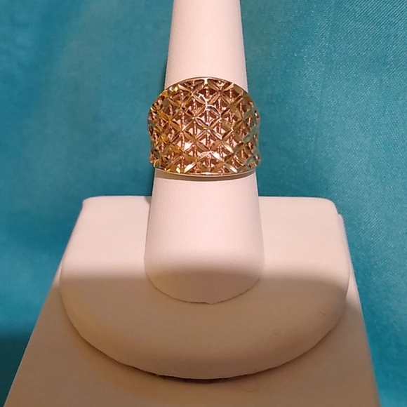 14K Yellow Gold Diamond-Cut Ring - Picture 6 of 8
